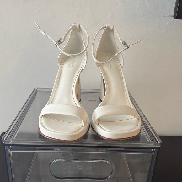 Circus by Sam Edelman White Block Heel Sandals - Picture 2 of 3